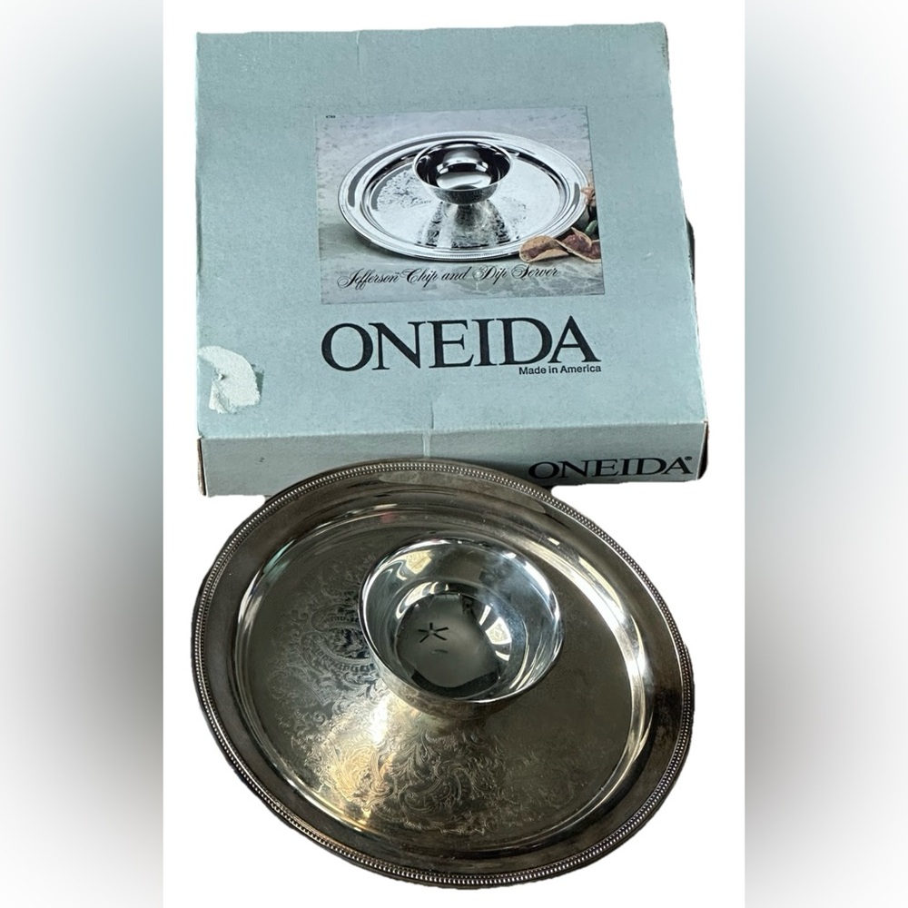 Oneida Jefferson Chip and Dip Server 12 1/2 inch Silverplate with Box